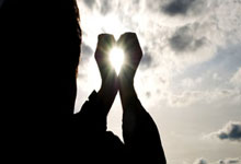 热刺传奇队-米兰荣耀队,罗比-基恩戴帽,皮尔洛任意球世界波.